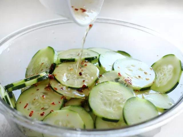 夏日必備萬能拌菜調料——小磨香油